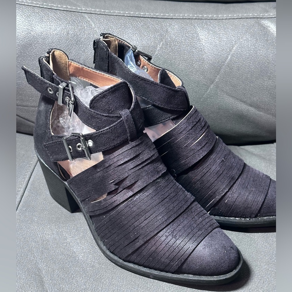 Qupid Tobin black faux suede ankle booties